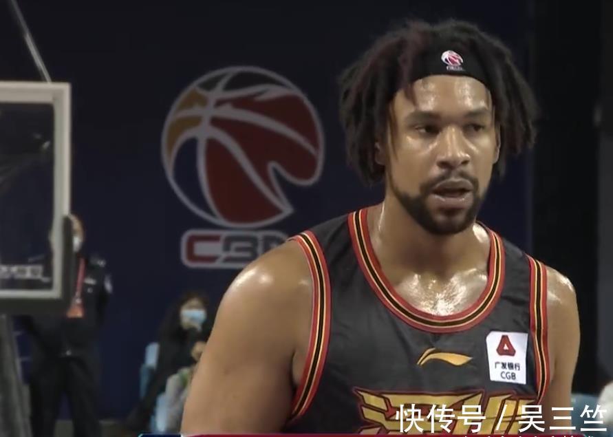 萨林杰|单节赢11分!辽篮三巨头17+5+6齐爆发,韩德君连续2+1打压萨林杰