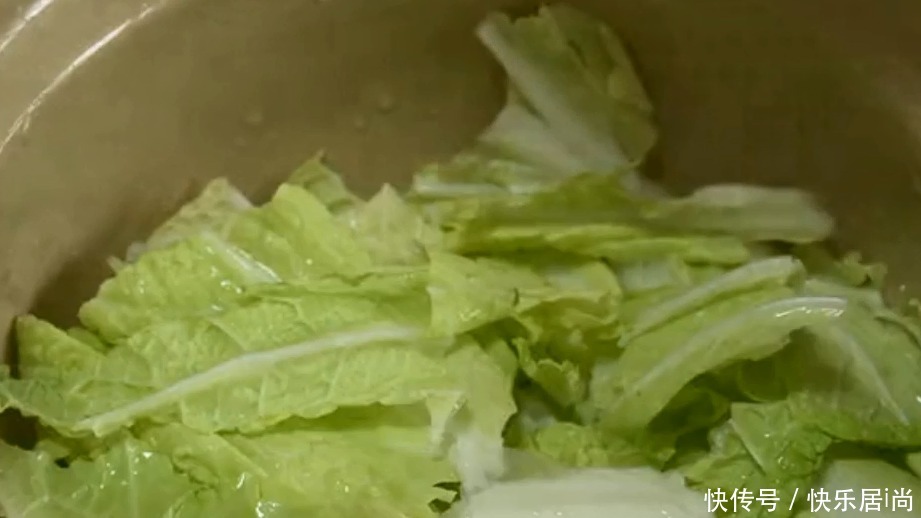 懒得炒菜,炖一锅懒人菜,荤素搭配,好吃不腻又简单!