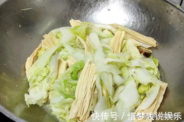 解馋|1个白菜，2根腐竹，教你最好吃的做法，比大鱼大肉都香，真解馋