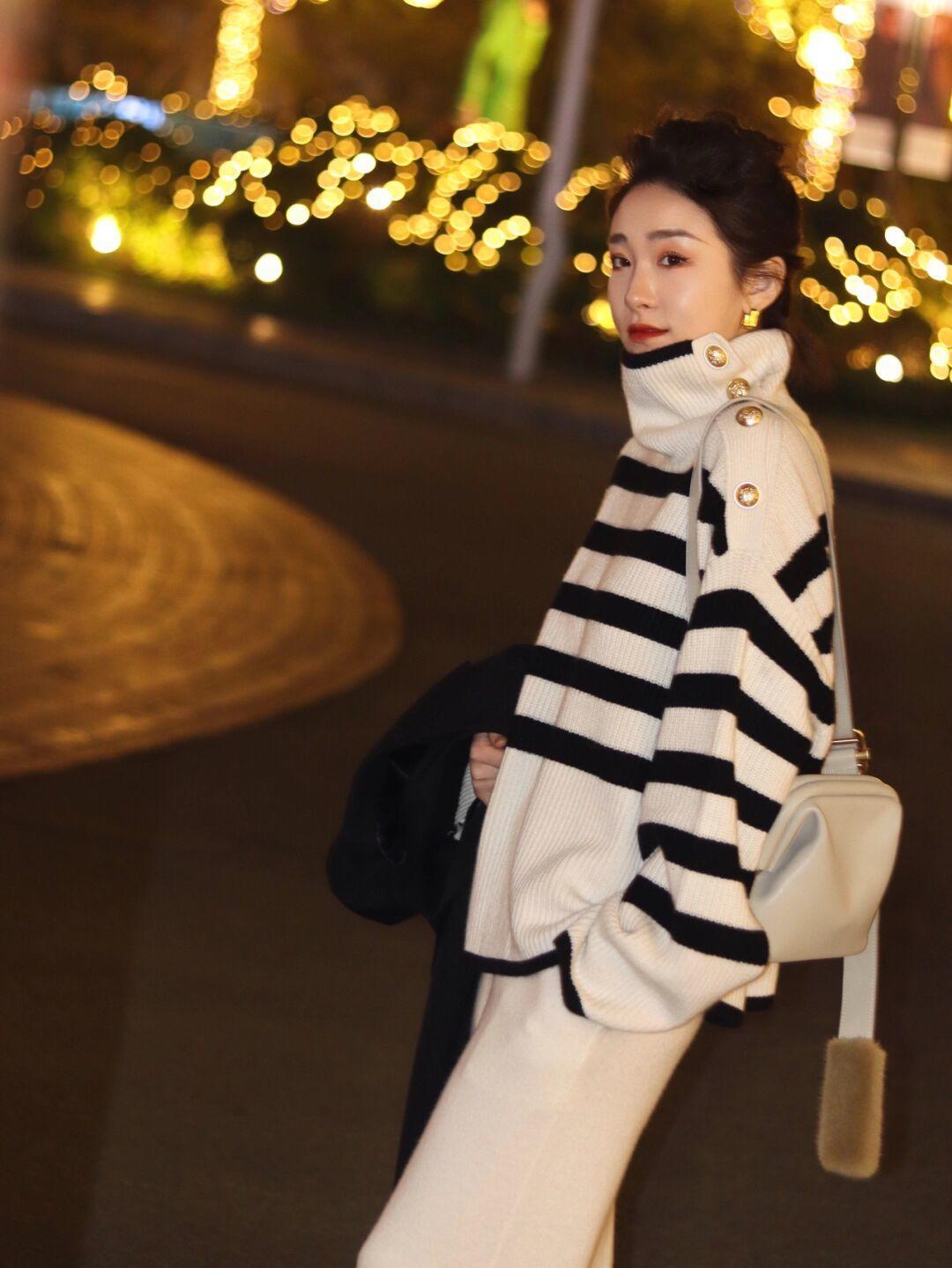 搭配 秋冬“条纹针织衫”咋穿才洋气?这些搭配保暖又舒适,值得借鉴