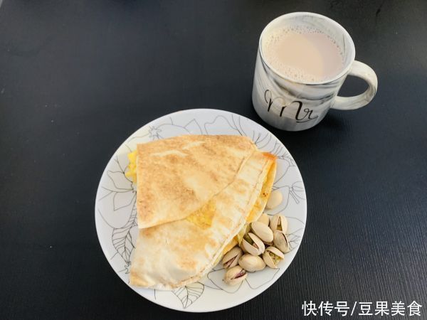 开胃解腻快手早餐之芝士蔬菜饼，一盘可不够
