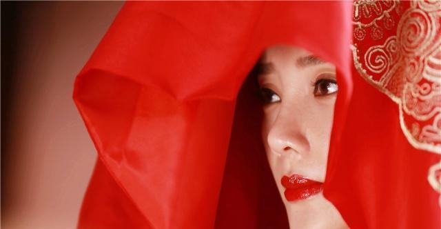 厌恶|正妻和婢女出身的二姨太情如姐妹，却厌恶女学生出身的三姨太