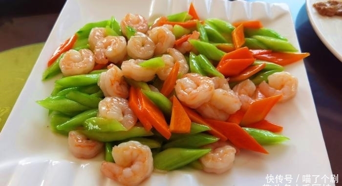 朋友圈|父亲过寿,5个闺女来祝寿,一桌饭菜在朋友圈火了,网友:真有福