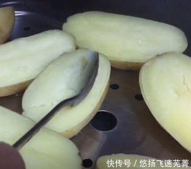 奶酪丝烤土豆,奶香浓郁,超美味!