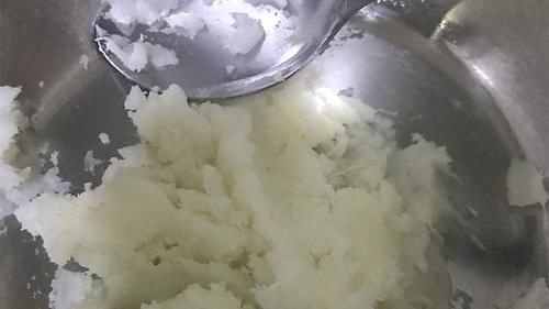 面条|第一次见山药的这种吃法，五分钟搓一盘，爽滑筋道，营养又好吃