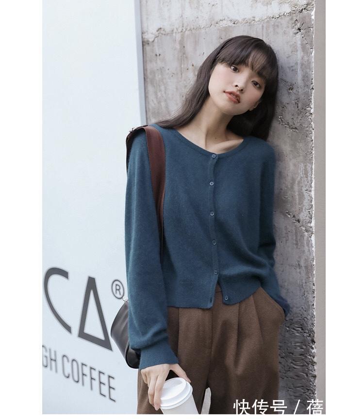 帆布鞋|谁说穿搭要重样?每天只换一件上衣,就能让你的秋天与众不同