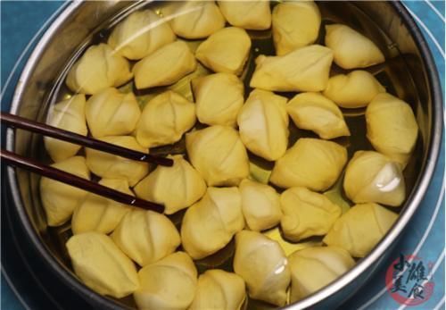 筋道|面条千万别用手擀了,大厨教你一招,爽滑又筋道,比拉面还好吃