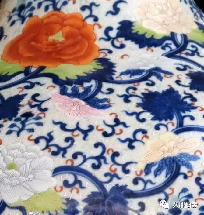 乾隆时期#「精品赏析」 清乾隆 青花珐琅粉彩 描金连枝花卉纹 天球瓶