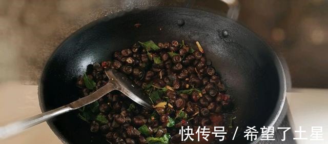 食用油|入秋的田螺这样做，鲜辣入味，解馋过瘾，吃完还想吃！
