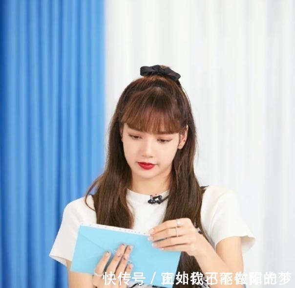 lisa 不是所有女星都全身涂粉底液，看清Lisa脸部和腿部，差距明显