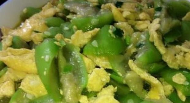 越來(lái)越|女性不想皺紋滿臉，多吃此菜，補(bǔ)水保濕，活血調(diào)經(jīng)，身體越來(lái)越好