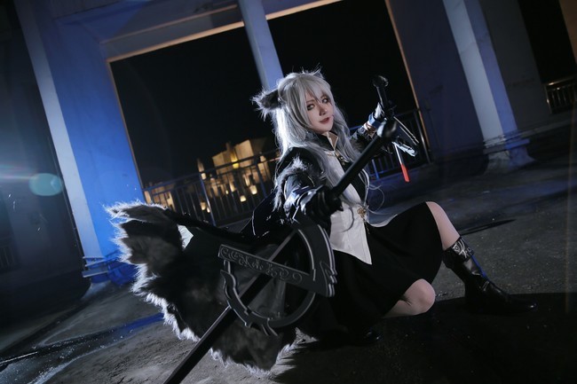 拉普兰|cos:明日方舟,白丝拉普兰德,有点亮的反光