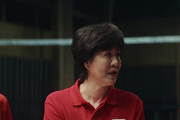 教练|神仙友谊!冬奥功勋排队买冰墩墩送给郎平!网友:都是巾帼英雄