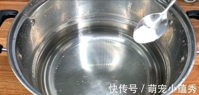 煮玉米时一定不要只用清水,水里加点“它”,香甜软糯,太香了