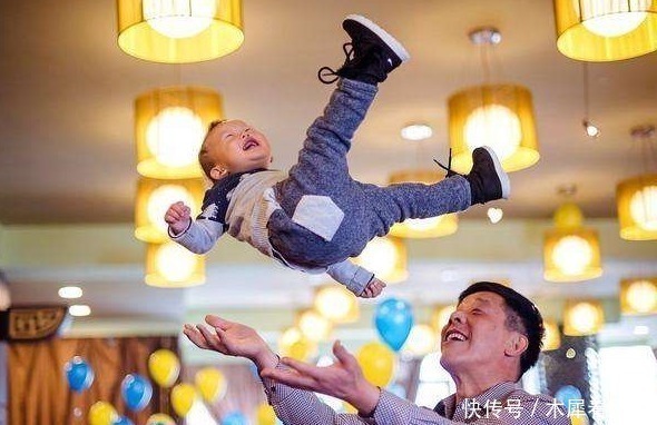 孩子|一岁宝宝不吵不闹,奶奶逢人夸好带,医生怒吼父母太无知