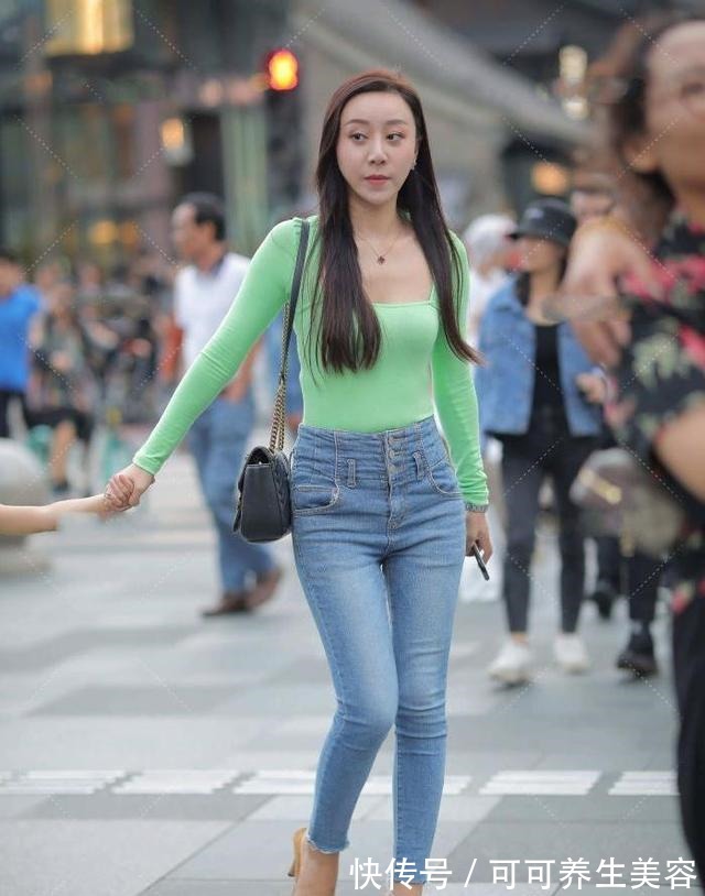 长T 小清新搭配,牛仔裤+果绿色长T!