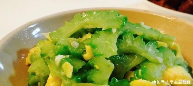 苦瓜炒蛋，到底是先炒苦瓜还是先炒蛋很多人都搞错，难怪不好吃
