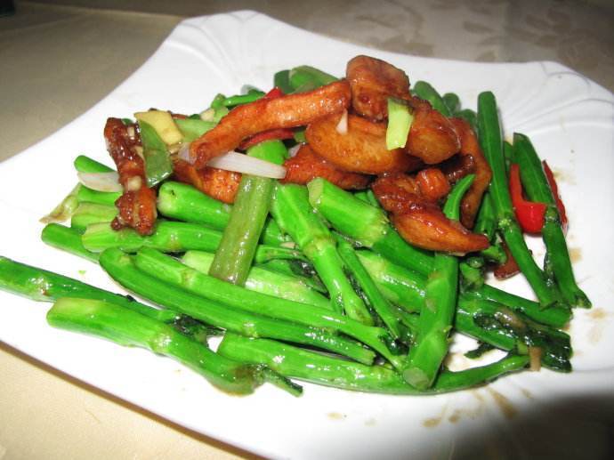 朋友来家里小聚,做几道鲜香入味的美食,朋友都夸赞比饭店的好吃