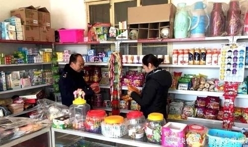 不关|乡下那些卖散白酒的一天不见几个人买,为什么不关店