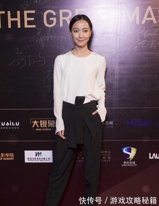 黑白 黑白双色才是冬季完美的流行色,简约又高级,太适合中年女性穿了!
