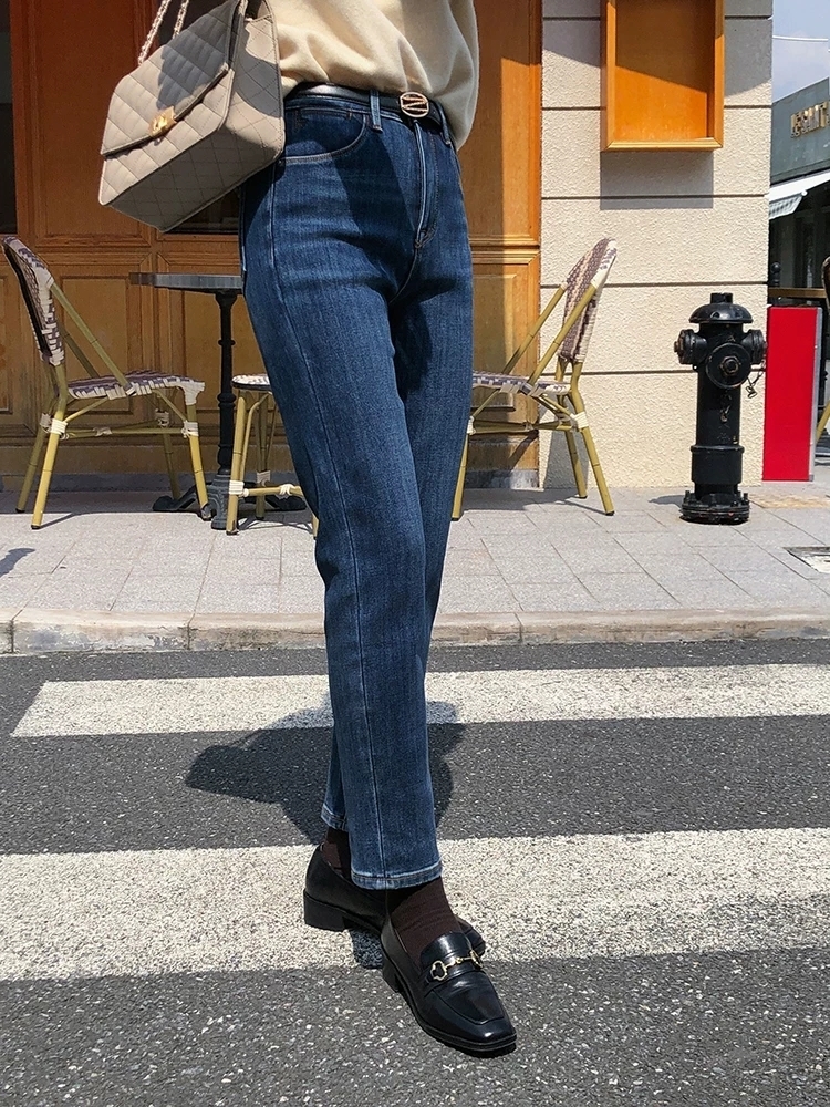 下半身 突然火了一种穿法叫“牛仔裤+乐福鞋”,时髦显瘦有气场,谁穿谁美