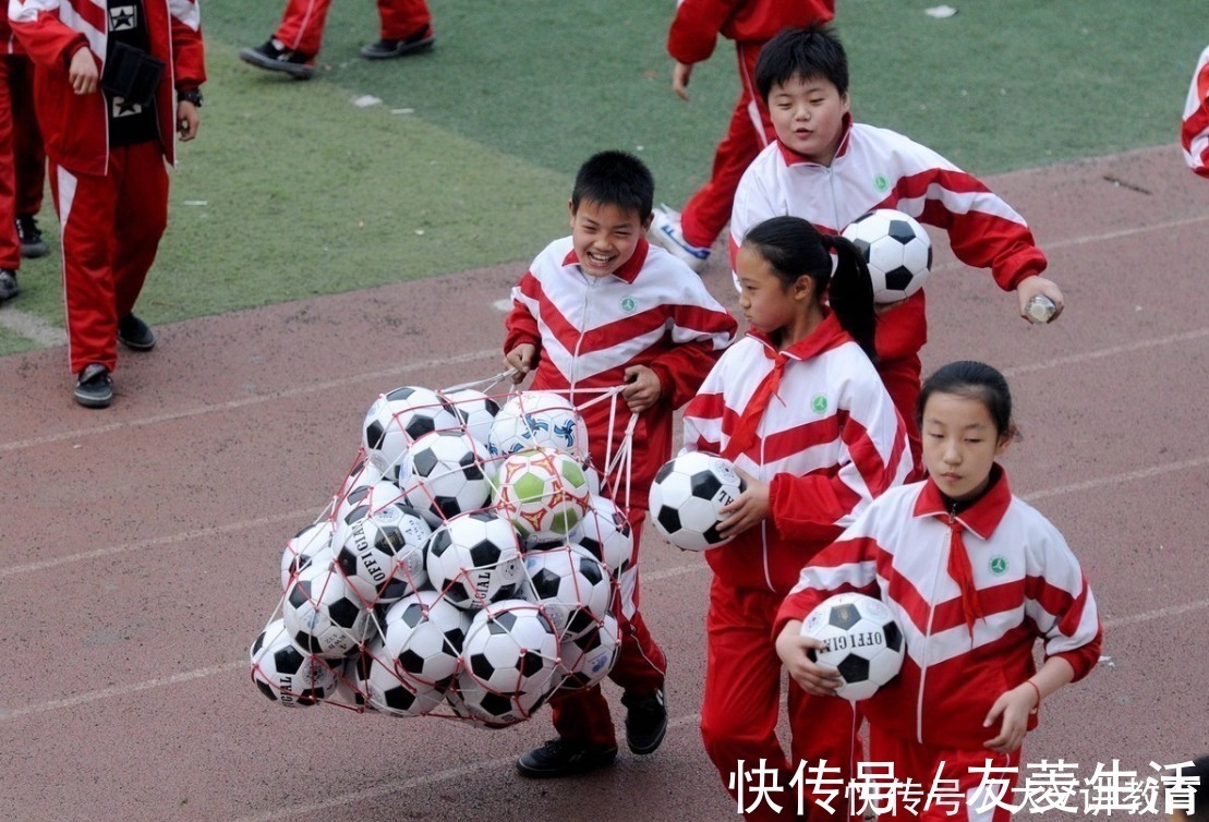 孩子|因为“下课去玩”被点名批评,爸爸怒了:孩子“野一点”又何妨!