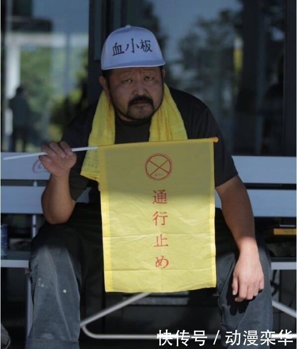 草帽海贼团|最残暴路飞COS，没肌肉就算了，看到这油肚吓得不敢再追海贼王