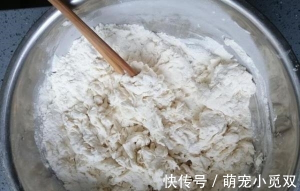包饺子和面，加盐是大错！换成这个，不用沾手，饺子不破皮更营养