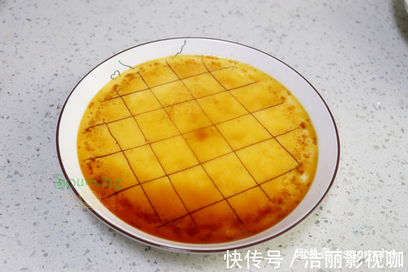 蜂窝|蒸鸡蛋时多加一步,鸡蛋羹平滑如镜,鲜香无蜂窝,出奇美味