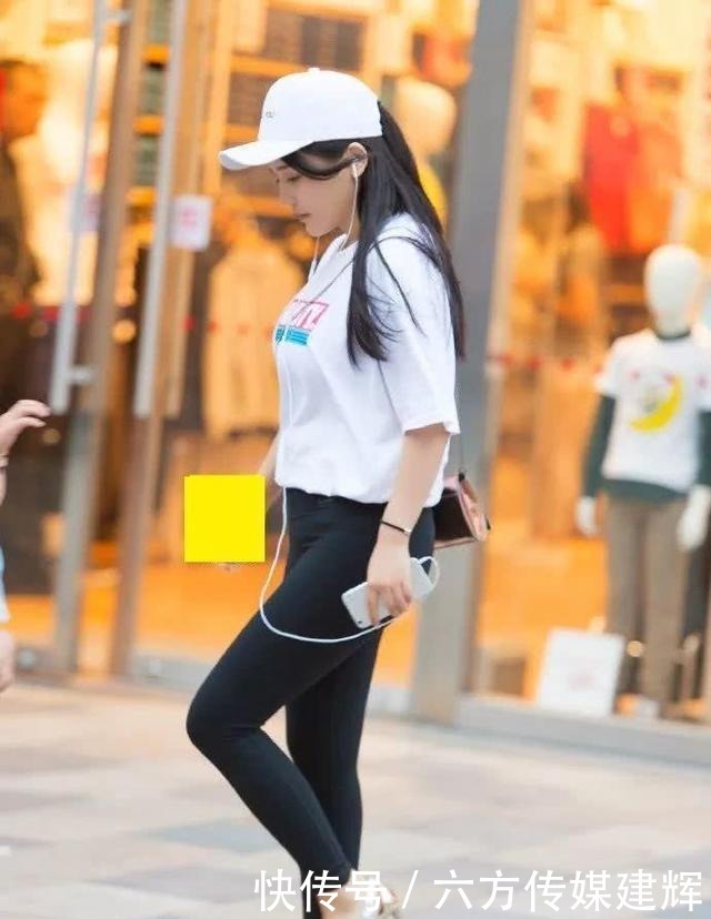  养眼|瑜珈裤+高跟鞋，小姐姐经典黑白搭配时尚，养眼