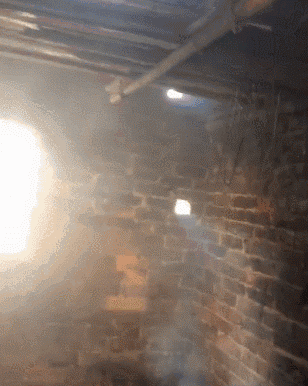 |搞笑GIF:太软了 妹子这腿是假的吧