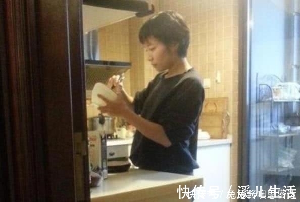 保姆|倪萍豪宅曝光,和保姆一起下厨做饭,网友不愧是央视一姐