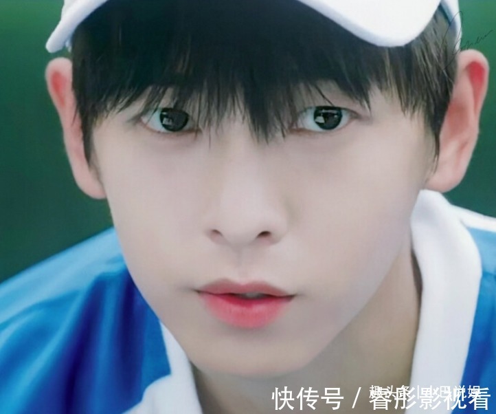 面对美食诱惑，张艺兴和彭昱畅，体现出了顶流和普通艺人的差距