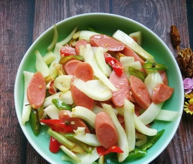 好极了|茴香球炒火腿肠,淡淡的茴香味儿,颇有点西芹的口感,味道好极了