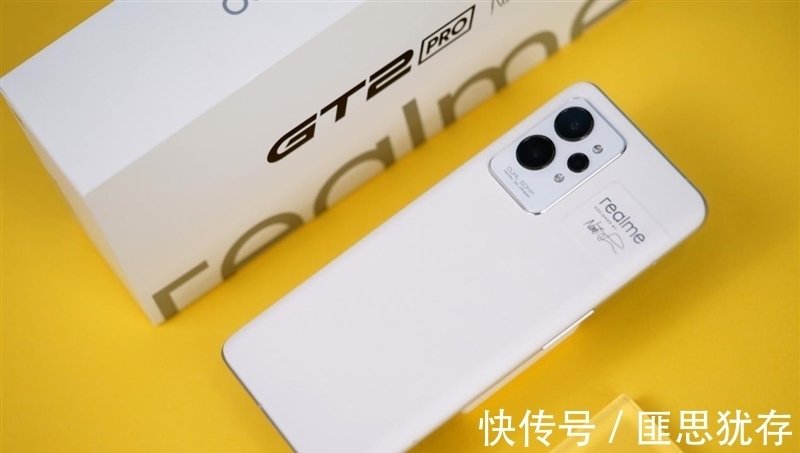 rerealme 首款顶级旗舰 真我GT2 Pro评测：直屏旗舰放心买