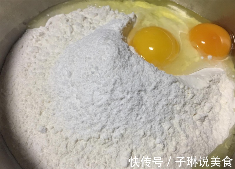 自己在家就能做油条,香酥脆软,两根不够吃!