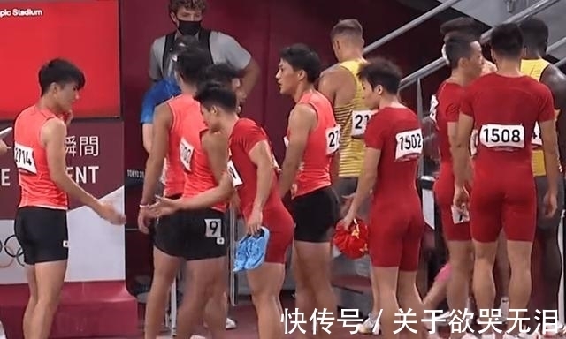 中国队|奥运会奇景！7队在冲刺，日本队站在一旁看，300米前他们就掉棒了