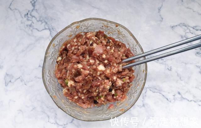 手把手教你做煎酿青椒，每次去饭店必点的菜，10块钱能做一大盘