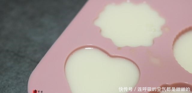 原来孩子们爱吃的高钙奶酪棒，做法这么简单，才5块钱能做1大盘