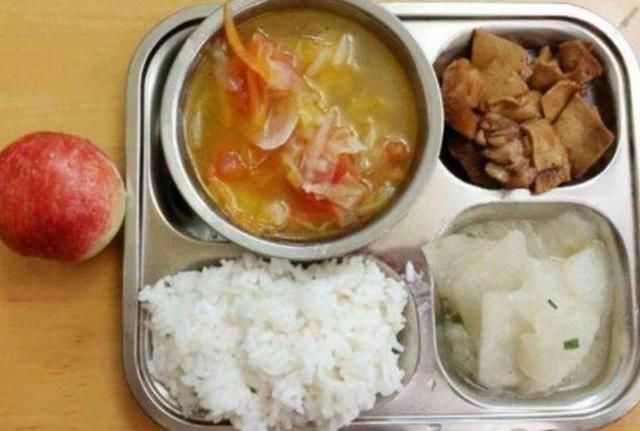 小李|“妈妈我在幼儿园吃了2碗饭”,看完午餐照片后,妈妈却表示酸了