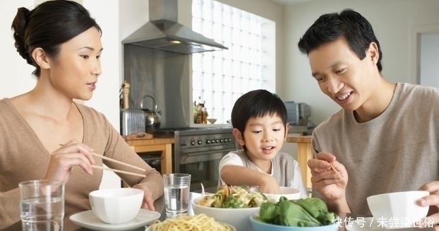 家长|10岁男孩患肠癌,这三类食物进“黑名单”,医生建议别给孩子吃