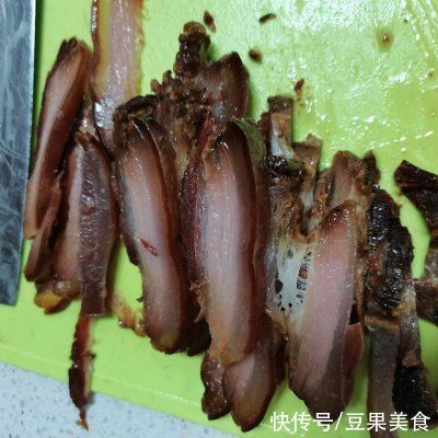 腊肉炒蒜苗比补药营养，却不要钱