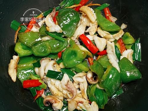  干煸墨鱼，过年必备下酒小菜，又鲜又嫩超好吃，待客家宴少不了