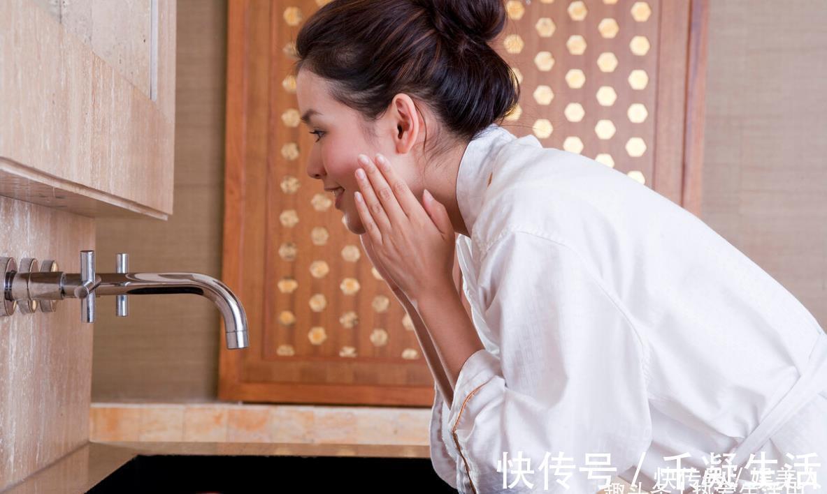 洗脸|我洗脸只用了3步,脸上的粉刺就不见了,皮肤光滑又显干净