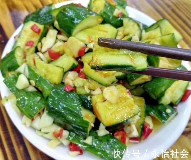 凉拌黄瓜|凉拌黄瓜别直接加盐腌了,大厨教你一招,黄瓜爽脆入味特好吃!