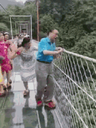 |搞笑GIF:小姐姐你这样做烧烤,其他人怎么吃得下