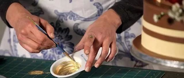 吃不起|有钱人开始吃黄金了迪拜造出“黄金巧克力”亮瞎双眼,真土豪