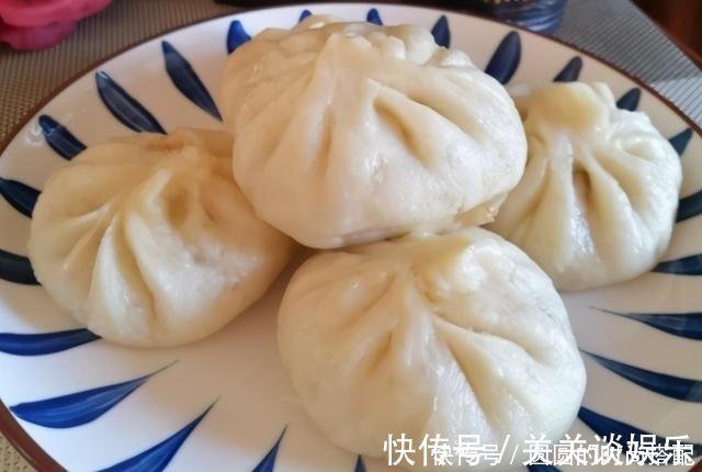 面团|每年冬天，我家必做这素馅包子，5块钱蒸一锅，暄软馅香营养高