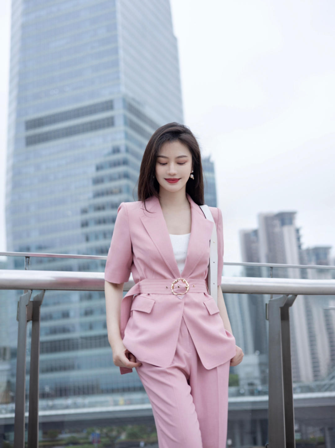 技巧|40+女人不要再穿“基础款西装”了,建议记住这几个技巧,超洋气