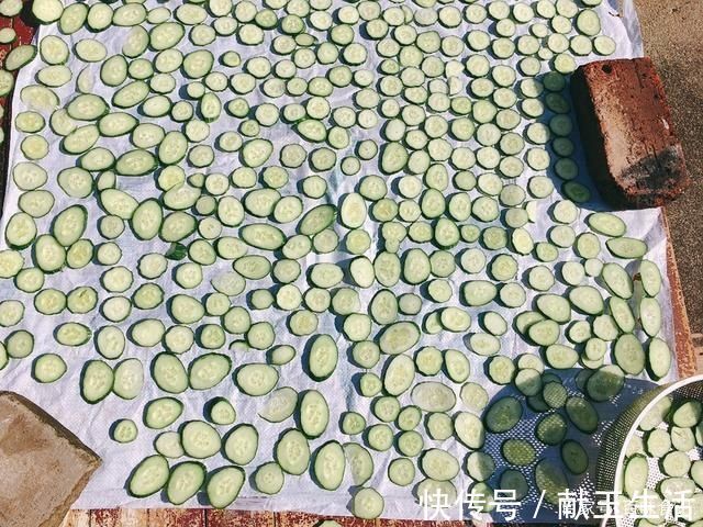 入秋后，这菜才2元1斤，晒干囤起来，能吃大半年